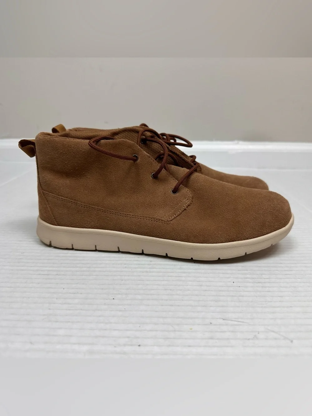 UGG Boys Canoe II Chukka Boot Size US 6.0 - EU 38